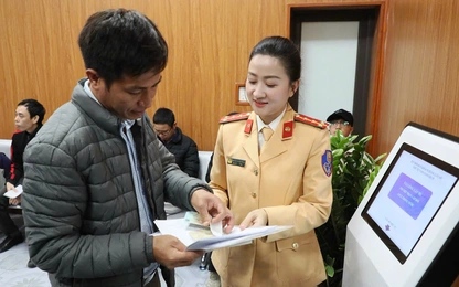 Bộ Công an đề xuất cấp GPLX điện tử, giảm tối đa thời gian cấp đổi