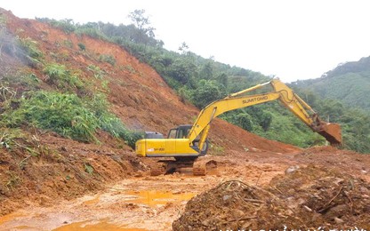 Nỗ lực khắc phục sạt lở, đảm bảo giao thông trên các tuyến đường trọng yếu