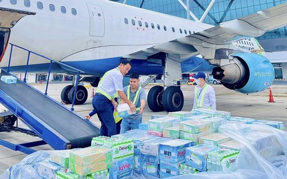 Hàng không tiếp tục vận chuyển miễn phí hàng cứu trợ đồng bào miền Trung