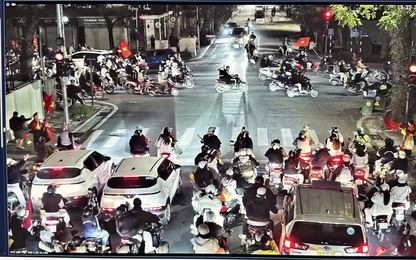 Người dân Hà Nội “đi bão” văn minh sau chiến thắng của U22 Việt Nam