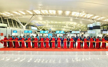 Phó Thủ tướng Thường trực Chính phủ cắt băng khánh thành Nhà ga T2 Nội Bài mở rộng