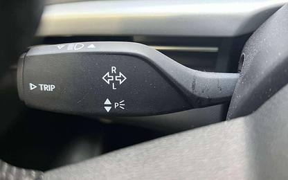 Lưu ý khi sử dụng cần gạt xi-nhan điện tử trên ô tô