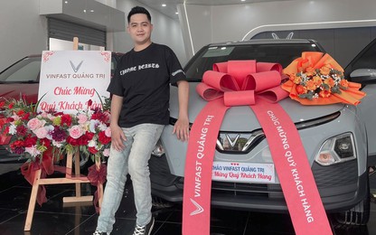 Chọn VinFast VF 5 là ô tô đầu đời, chủ xe tại Quảng Trị: “Xe ổn định, dịch vụ tạo niềm tin lâu dài”