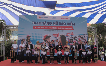 Trao tặng 1.500 mũ bảo hiểm cho học sinh lớp 1 tại tỉnh Gia Lai