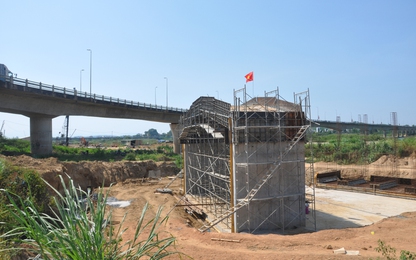 Quảng Ngãi: Công trình kè chống sạt lở xâm phạm hành lang an toàn cầu Trà Khúc