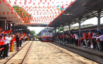 Hội ngộ tại Ga Đà Nẵng, hai "Đoàn tàu Thống Nhất" lan tỏa giá trị hòa bình, niềm tự hào dân tộc