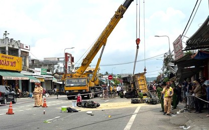 Quảng Ngãi: Ô tô tông vào 3 xe máy trên tuyến QL1 khiến 4 người thương vong