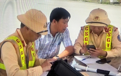 CSGT phạt tiền, trừ điểm GPLX tài xế xe khách lấn làn trên cao tốc