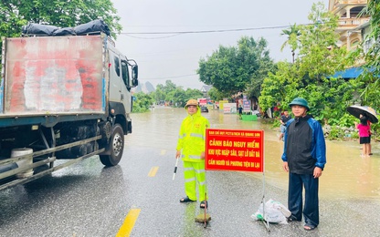 Thái Nguyên: Nhiều tuyến đường nước lũ vẫn dâng cao, có nơi ngập khoảng 2m
