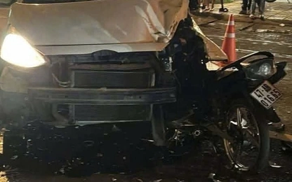 Va chạm với ô tô con, hai thanh niên đi xe máy tử vong thương tâm