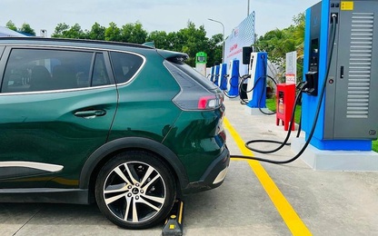 Chuyển đổi xe xăng sang xe điện: Những vấn đề đặt ra trên hành trình xanh