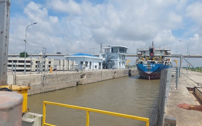 Đóng âu tàu, cấm phương tiện thủy lưu thông qua kênh nối sông Đáy và Ninh Cơ 16 ngày