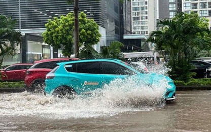 Ô tô điện lội nước ngập bánh xe, nguy cơ tiềm ẩn khó lường