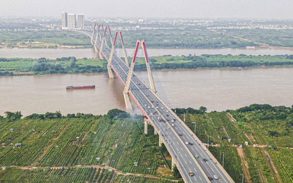 Hà Nội điều chỉnh giao thông qua cầu Nhật Tân để lắp đặt dải phân cách