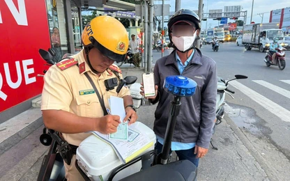 Người dân TP.HCM có thể nộp phạt vi phạm giao thông bằng quét mã QR tại chỗ