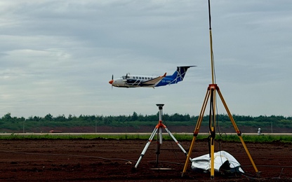 Video: Tàu bay Beechcraft King Air 300 bay hiệu chuẩn, tiếp cận đường băng sân bay Long Thành