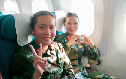 Cận cảnh chuyến bay đặc biệt đưa hơn 360 chiến sỹ hoàn thành nhiệm vụ A80 về TP.HCM