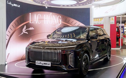 Cận cảnh “siêu phẩm” Lạc Hồng 900 LX với loạt chi tiết mạ vàng, nội thất làm bằng loại gỗ “quý hơn vàng”