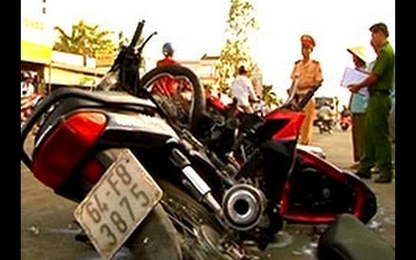 Cà Mau: TNGT giữa 2 xe máy khiến 3 người tử vong