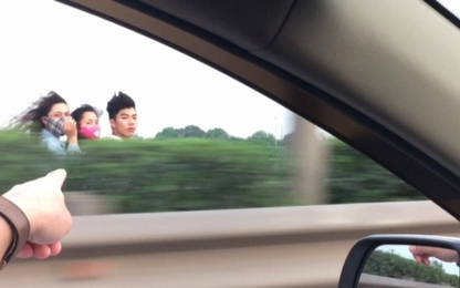 Trừng trị nghiêm khắc 3 thanh niên "đầu trần" đi ngược chiều trên cao tốc