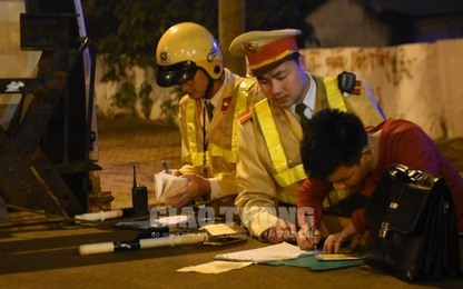 CSGT Hà Nội lập chốt "tuyên chiến" với xe tải vi phạm