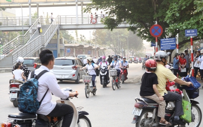 Nhan nhản vi phạm khiến giao thông hỗn loạn trên đường Hoàng Quốc Việt