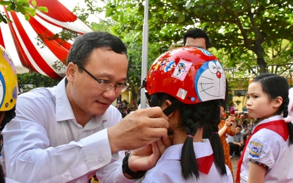 Trao tặng 20.000 mũ bảo hiểm đạt chuẩn cho học sinh trên toàn quốc