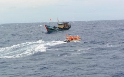 Cứu nạn ngư dân bị đột quỵ trên biển