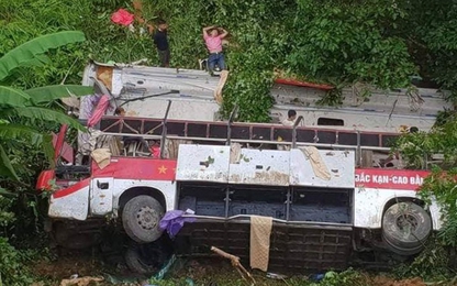 Cao Bằng: Tập trung cứu chữa nạn nhân vụ xe khách rơi xuống vực