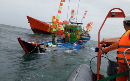 Cứu nạn thành công 17 ngư dân bị nạn trên biển