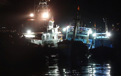 Xuyên đêm cứu nạn 16 ngư dân tại khu vực Hoàng Sa