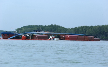 Hỗ trợ tàu lớn chuyển tải hàng sau vụ chìm tàu trên sông Lòng Tàu