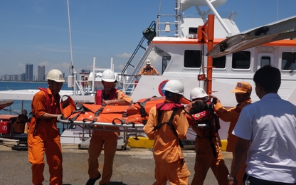Cứu nạn thuyền viên nguy kịch trên vùng biển Thừa Thiên Huế