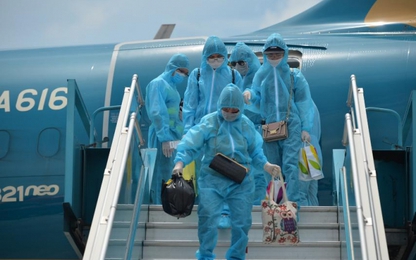 Vietnam Airlines bay chuyến đầu tiên chở du khách mắc kẹt ở Đà Nẵng