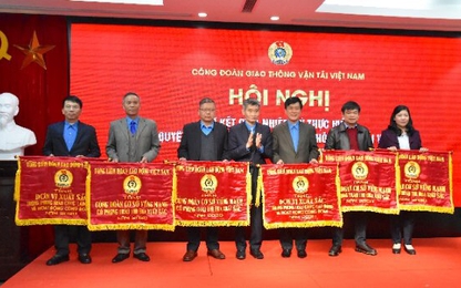 Công đoàn GTVT Việt Nam đồng hành cùng người lao động vượt khó