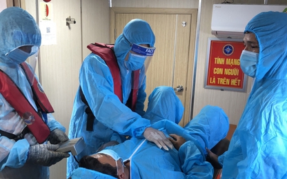 Cứu nạn thuyền viên tàu cá Bình Định trên vùng biển Khánh Hòa