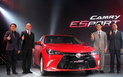 Toyota vừa chính thức ra mắt chiếc xe Camry ESport