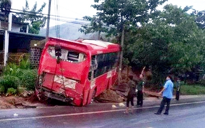 Không “phanh” kịp, xe khách Phương Trang gây tai nạn liên hoàn