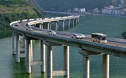Chiêm ngưỡng "đường cao tốc trên mặt nước" đẹp nhất Trung Quốc