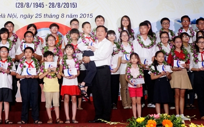 Bộ trưởng Đinh La Thăng tuyên dương HSSV xuất sắc