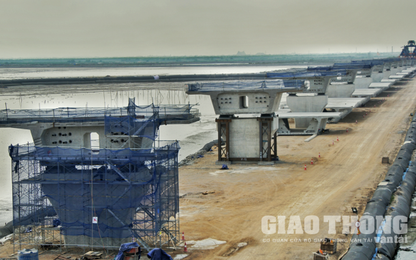 "Chốt" tiến độ dự án Cảng Lạch Huyện hoàn thành sớm 1 năm