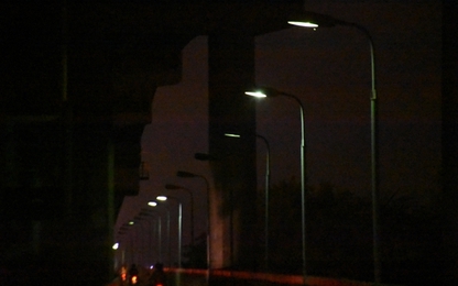 Lí giải nguyên nhân đèn chiếu sáng trên cầu Thăng Long dừng hoạt động
