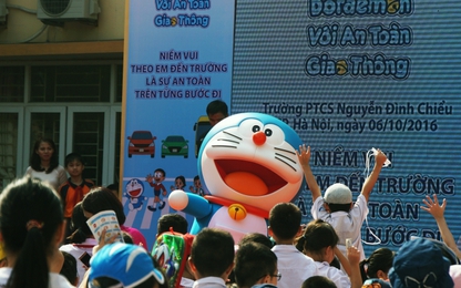 Mèo máy Doraemon tưng bừng học ATGT cùng học sinh Thủ đô