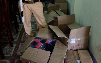 CSGT Bắc Giang bắt giữ 168 hộp mỹ phẩm "lậu"