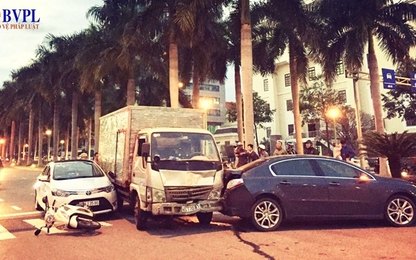Xe tải hết hạn kiểm định đâm xe dừng đèn đỏ tại Đà Nẵng