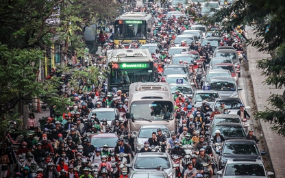 Hà Nội: Đảm bảo khả thi để cấm xe máy và thu phí ô tô