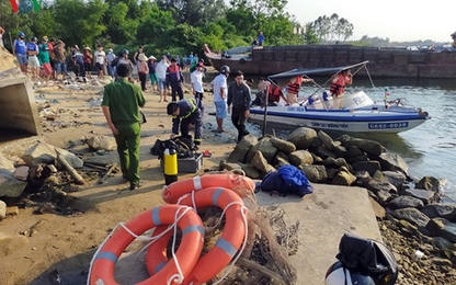Quảng Nam: Còn 5 người mất tích trong vụ lật thuyền trên sông Thu Bồn