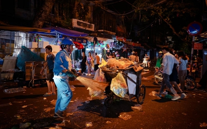 Chơi Trung thu xả rác, xuyên đêm nhọc công nhân môi trường