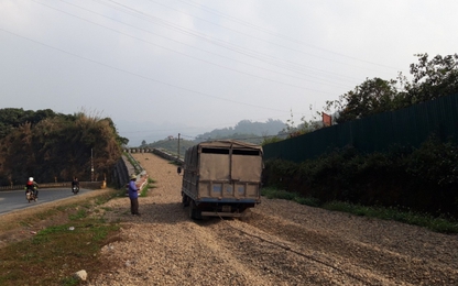 Hòa Bình: Đường cứu nạn trên QL.6 cứu xe tải mất phanh