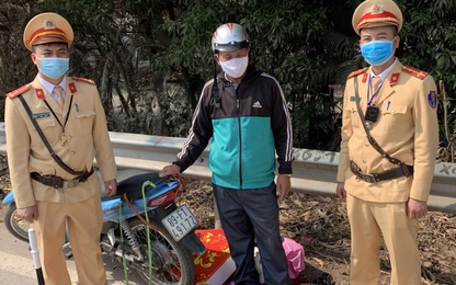 CSGT Bắc Giang bắt giữ đối tượng 59 tuổi vận chuyển 9,6 kg pháo